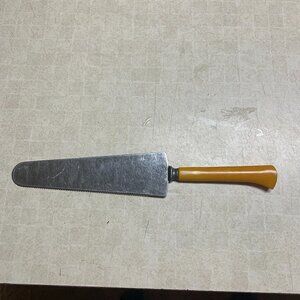 Vtg Stainless Steel Serrated Cake Pie Server Knife Butterscotch Bakelite Handle